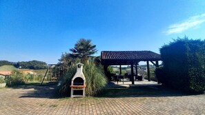 Terrace/patio - Luxury farmhouse Casa Barbera with swimming pool with view of Monferrato hills (Murisengo)