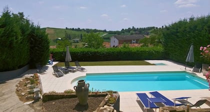 Luxury farmhouse Casa Selena with swimming pool with view of Monferrato hills