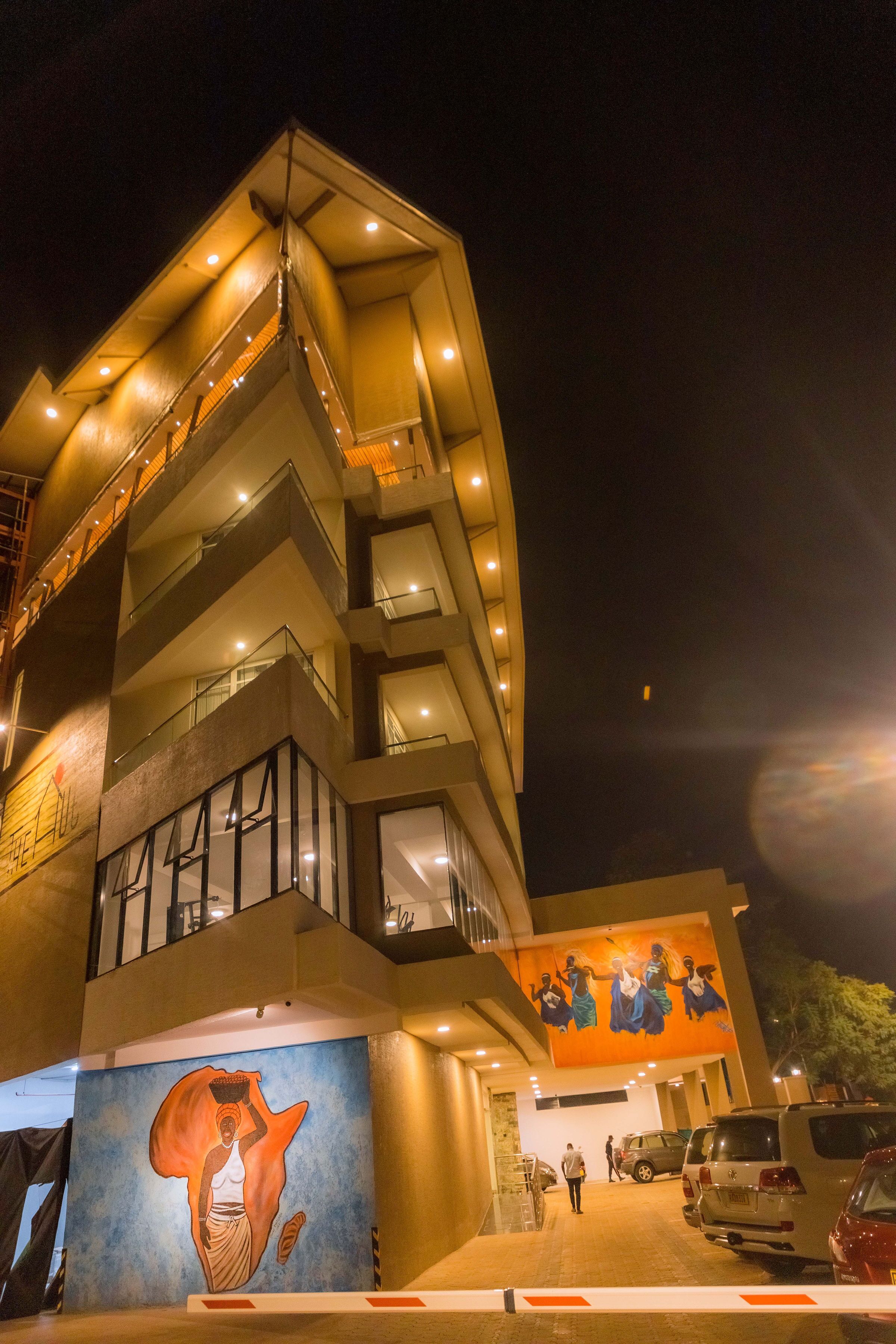 Facciata della struttura - sera/notte