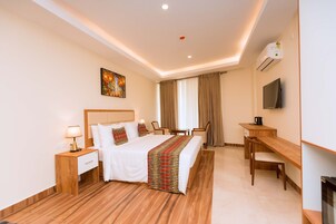 Premium bedding, minibar, desk, laptop workspace