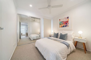 4 bedrooms, iron/ironing board, WiFi, bed sheets