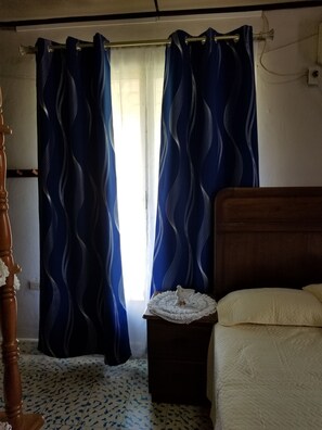 3 slaapkamers, een kluis op de kamer, een bureau
