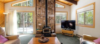 Snowy Mountain Retreat! Private Sledding