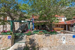 House, Smoking - Holiday Houses, Villas Role - Retro & Affordable (Starigrad)
