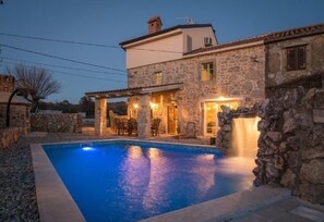 House | 4 bedrooms - Holiday Houses, Villas Frank - With Pool (Vrbnik)