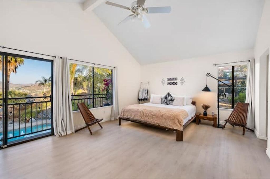 4 bedrooms, desk, iron/ironing board, travel crib