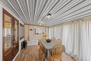 Dining - PET FRIENDLY BOAT PARKING WHITE SAND BEACHES 30-A. BIKES, BEACH CHAIRS, UMBRELLA (Santa Rosa Beach)