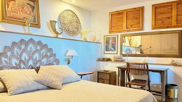 3 bedrooms, desk, soundproofing, iron/ironing board