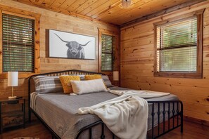 2 bedrooms, free WiFi, bed sheets - Modern Hochatown Cabin: 2 King Suites w/ Private Baths, Hot Tub & Arcade (Broken Bow)