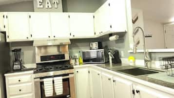 KĂŒhlschrank, Mikrowelle, Ofen, Toaster