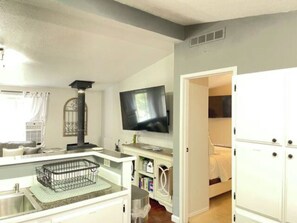 3 habitaciones, tabla de planchar con plancha, wifi y ropa de cama