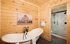 Bathtub, towels