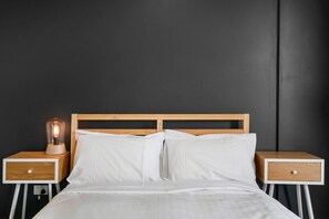 2 Schlafzimmer, Schreibtisch, Bügeleisen/Bügelbrett, WLAN