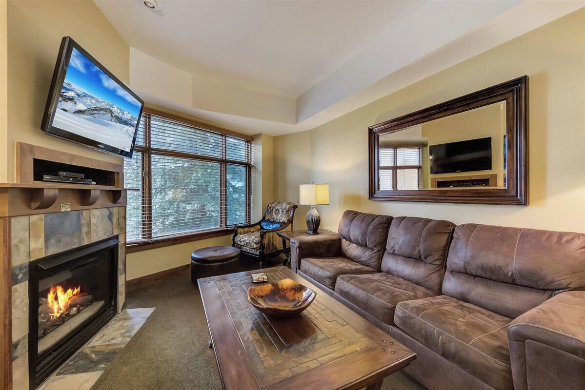 Smart TV, lareira, DVD player