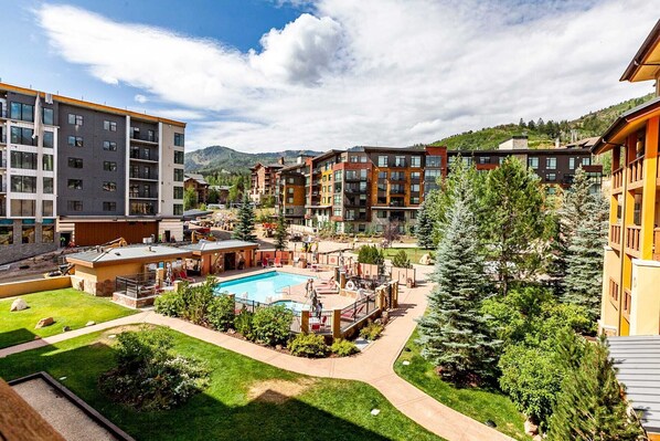 A heated pool - Ski-in/Ski-out Condo for 4 | Pool | Hot Tubs | Fire Pit & More (Park City)