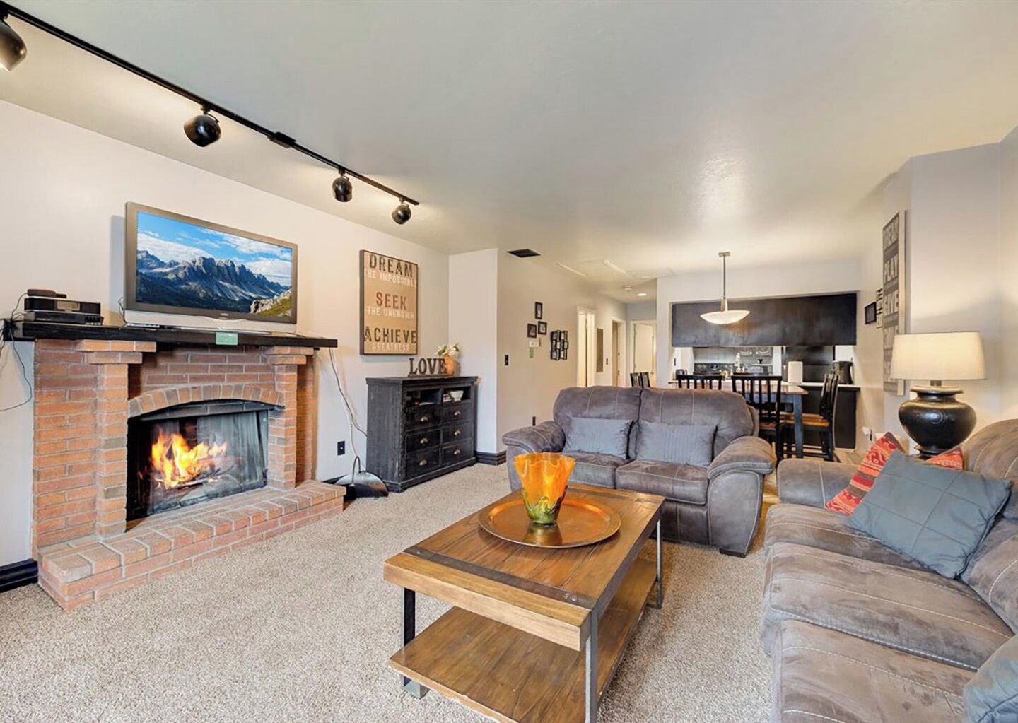 Smart TV, fireplace, DVD player