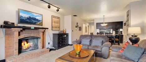 Smart TV, fireplace, DVD player