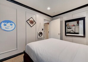 3 habitaciones, escritorio, tabla de planchar con plancha y wifi gratis