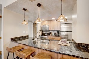 Fridge, microwave, oven, stovetop - Steps to the Slopes, Pool, Hot Tub, Sauna, Fitness Room, Kitchen, Sleeps 4 (Park City)