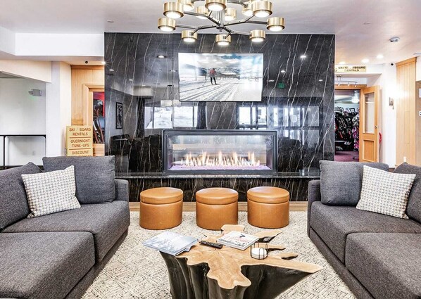 Interior - Steps to the Slopes, Pool, Hot Tub, Sauna, Fitness Room, Kitchen, Sleeps 4 (Park City)