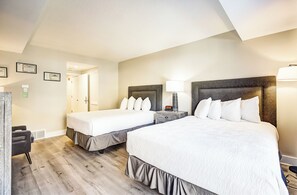 1 bedroom, desk, iron/ironing board, free WiFi - Shadow Ridge 303-3 | Short Walk to Skiing | Mountain & Ski Views | Kitchen | Pool & Hot Tub (Park City)