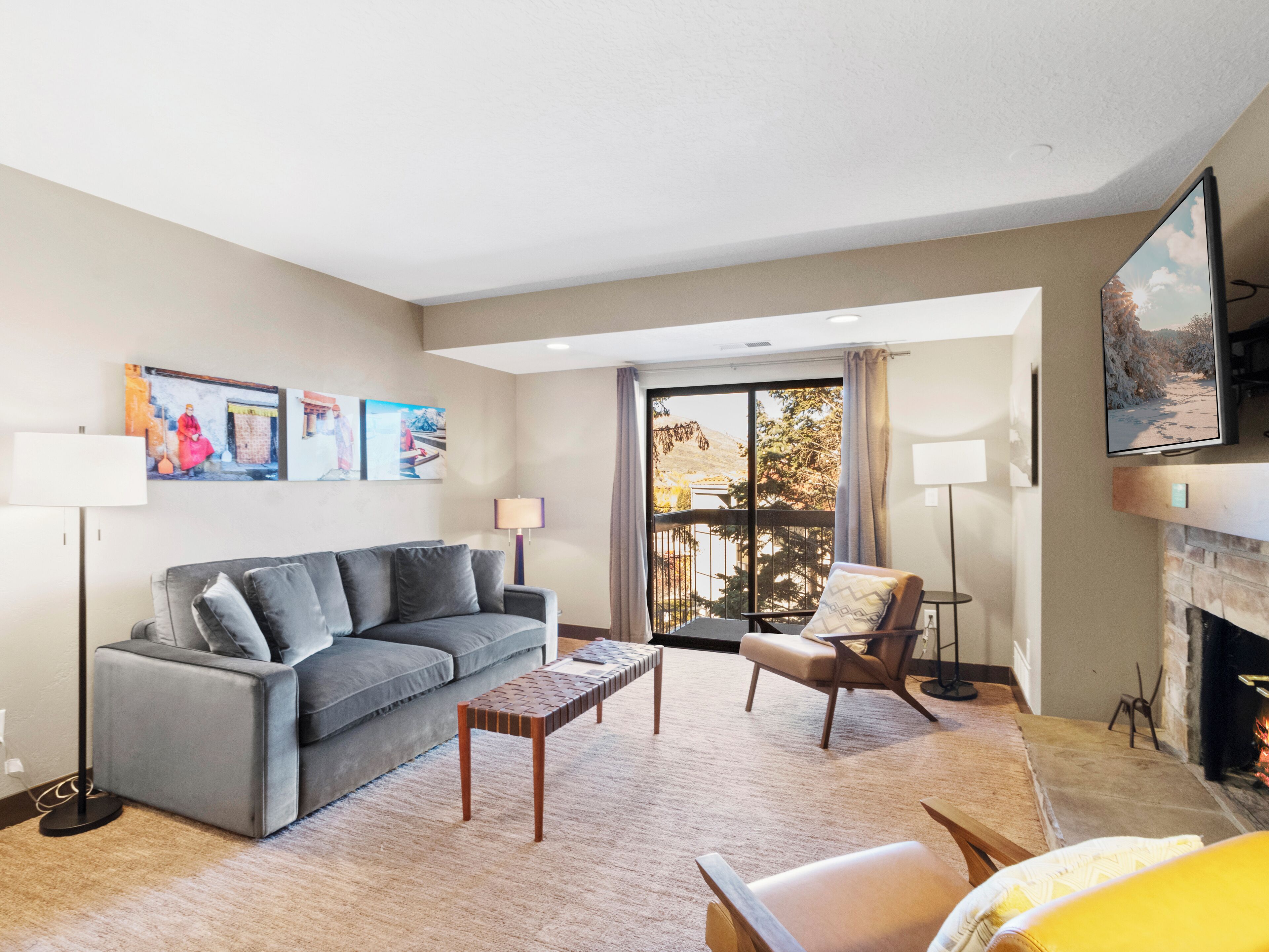 Smart TV, fireplace, DVD player