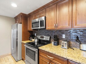 Fridge, microwave, oven, stovetop - Condo for 4 - A Short Walk Away from Skiing (Park City)