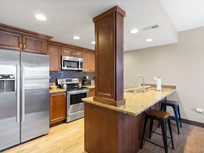 雪櫃、微波爐、焗爐、爐具