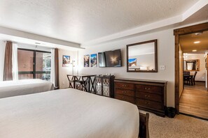 Desk, iron/ironing board, free WiFi, bed sheets - Shadow Ridge 308-1 | 150 Yards to Slopes | Mountain Views | Food Galley | Pool & Hot Tub | Sauna (Park City)