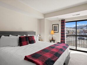 1 chambre, bureau, fer et planche à repasser, accès au Wi-Fi (inclus)