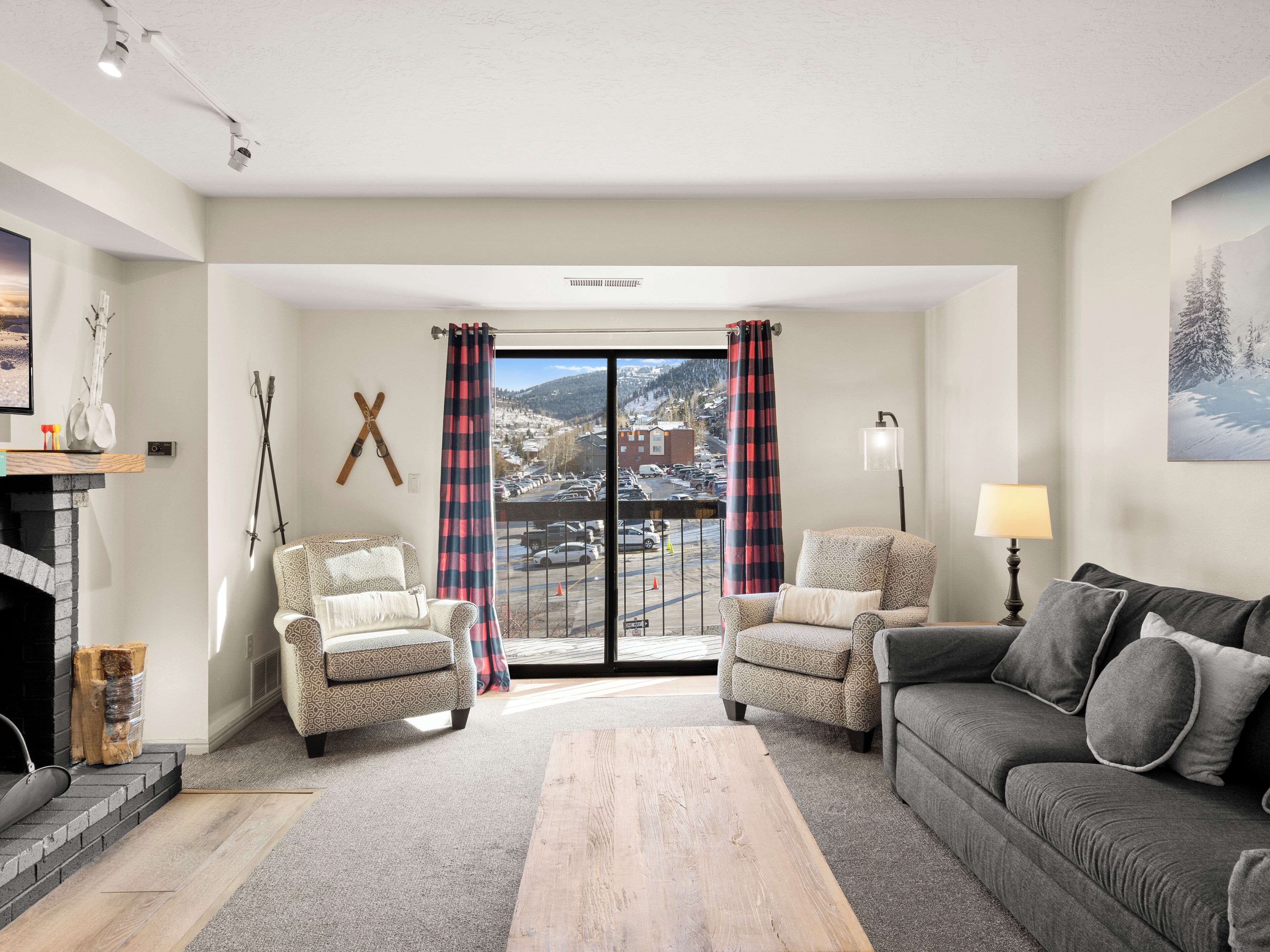 Smart TV, fireplace, DVD player