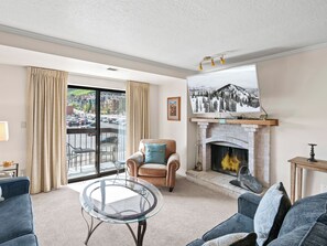 Smart-TV, Kamin, DVD-Player