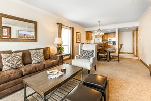 Smart TV, chimenea y reproductor de DVD 