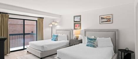 Tabla de planchar con plancha, wifi gratis, ropa de cama