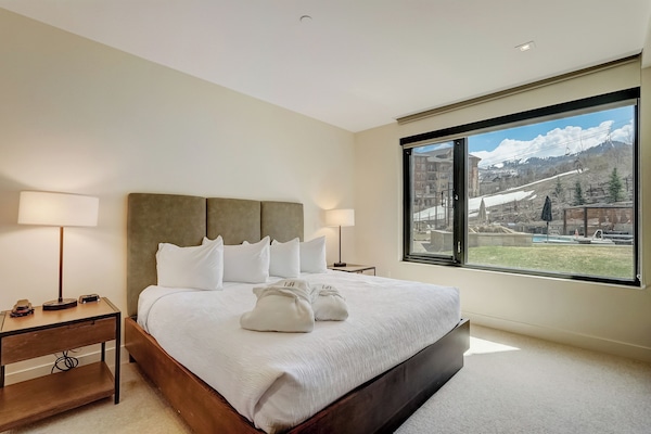 Bedroom / Living Area with King bed