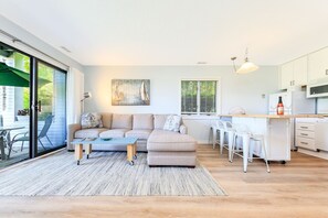 Condo | Living area - The Shores Lakeside Condo Unit 5607 (Williamsburg)