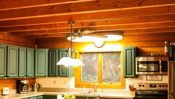 Frigorífic, microones, forn i placa de cuina