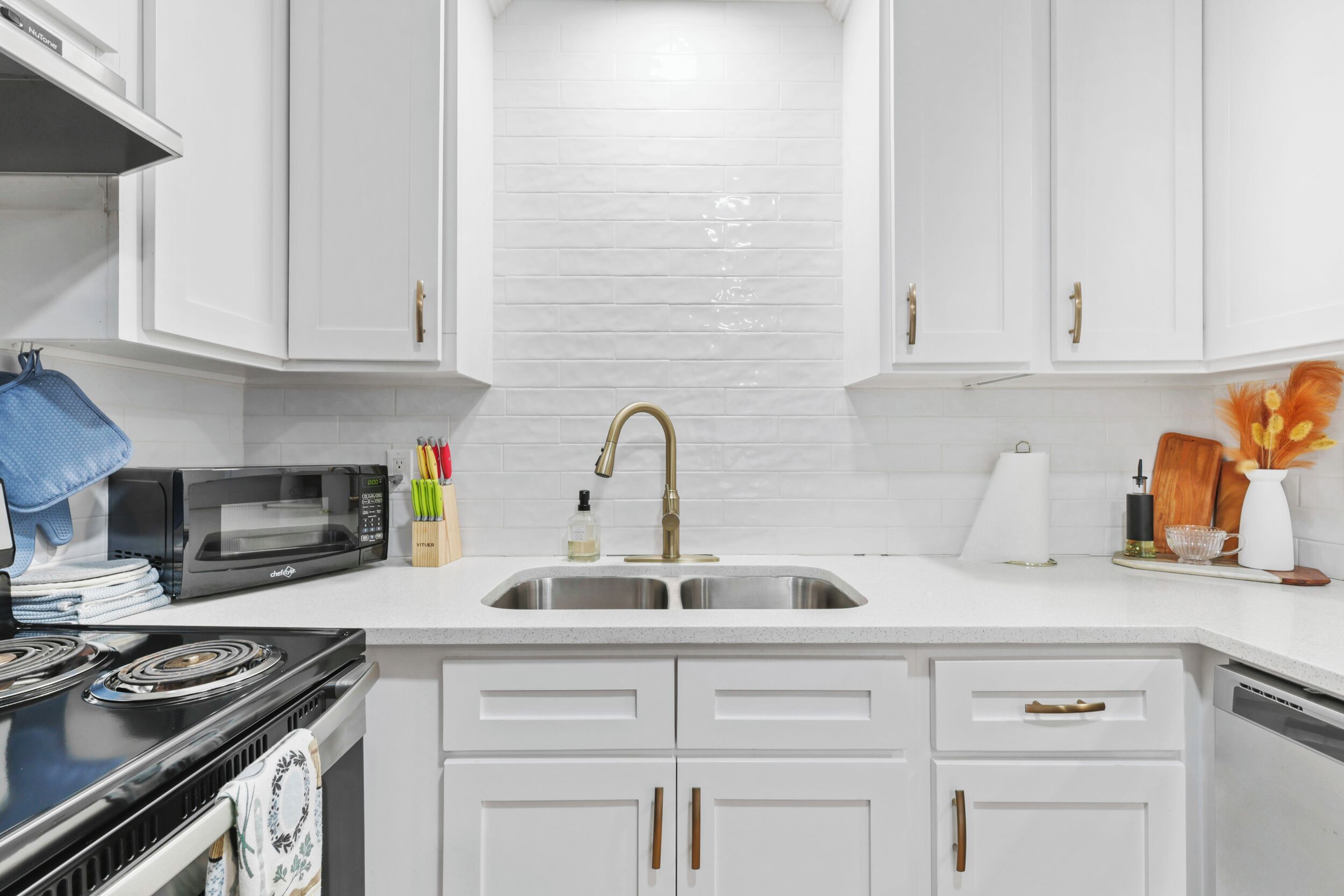 Kühlschrank, Mikrowelle, Ofen, Herdplatte