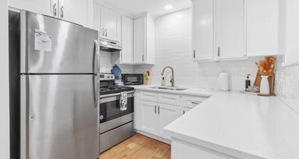The Wildflower Townhome - Beautifully Updated and Fully Stocked - Close to A&M!