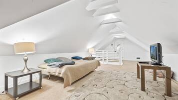 3 bedrooms, desk, iron/ironing board, WiFi