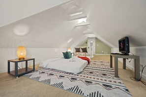 3 bedrooms, desk, iron/ironing board, WiFi