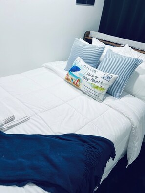 1 slaapkamer, een strijkplank/strijkijzer, gratis wifi, beddengoed