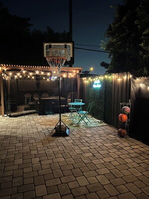 Outdoor dining - Full privacy screen, Hot Tub ,full panel shower outdoor TV &bluetooth speakers (Hollywood)