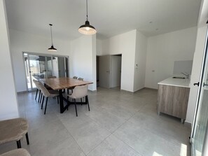 Appartamento, camere multiple, fumatori, balcone | Ristoranti