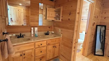 Shower, jetted tub, hair dryer, towels