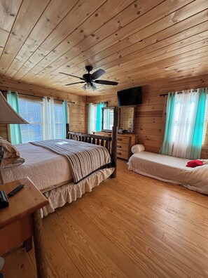 5 bedrooms, iron/ironing board, free WiFi, bed sheets