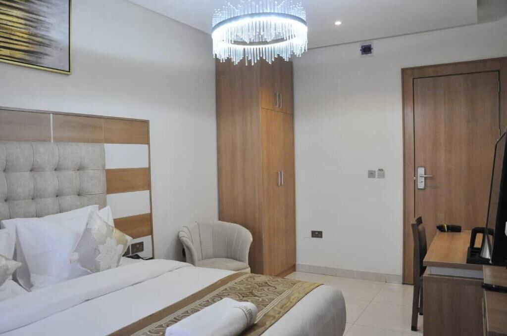 deluxe room | in-room safe, iron/ironing board, free wifi