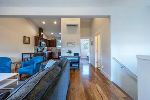 Televisión y biblioteca musical 