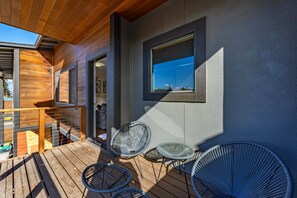 Terrace/patio - Hull Street Loft - Cozy, Near Downtown, Height of Hood River (Hood River)