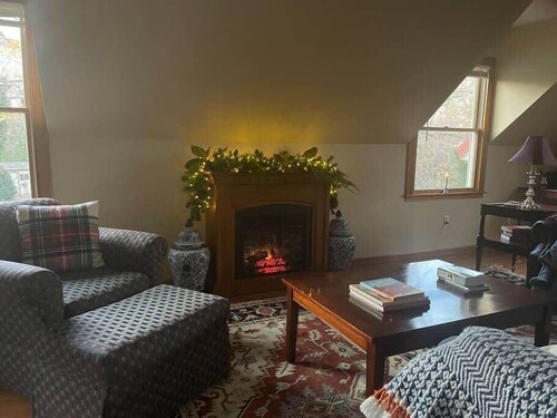 Secluded Cottage  in Middle of Chestertown